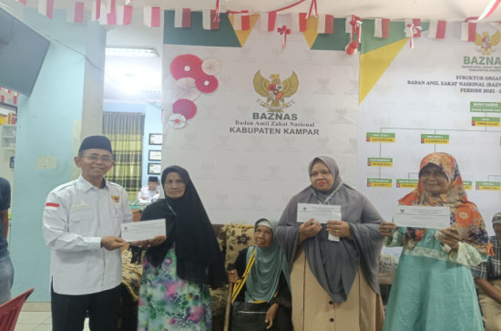 Setiap Bulan Baznas Kampar Distribusikan Zakat  Sebesar Rp.114. 300.000 Kepada Jompo dan Disabilitas.