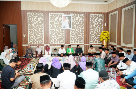 Khatam Alqur'an dan Buka Bersama, Bupati Kampar ; Ramadhan Adalah Bulan Al-Quran, Perkuat Silaturahmi, Raih Ketaqwaan Kepada Allah SWT 