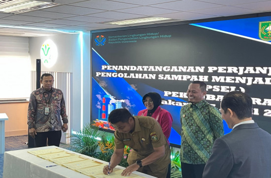 Bupati Kampar Teken Kerja Sama PSEL Pekanbaru Raya Bersama KLH/BPLH