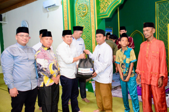Safari Ramadhan di Sei Tarap Kampa, Wakili Bupati Kampar, Pj Sekda Kampar Ajak Masyarakat Perkuat Kepedulian Sosial dan Semangat Berbagi