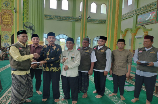 Staf Ahli Bupati Hadiri Pendistribusian Zakat Mal kepada Mustahiq di UPZ Desa Kota Bangun