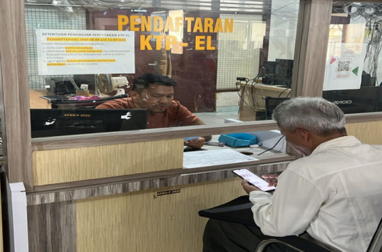 Walau Hari Libur Nasional dan Cuti Bersama, Disdukcapil Kampar Tetap Laksanakan Pelayanan Pendataan Catatan Sipil