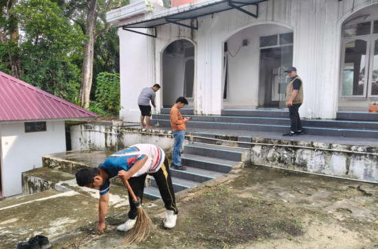 Gerakan ASRI, Inspektorat Kampar Bersihkan Mushalla di  Komplek Perkantoran Eks Kantor Bupati Kampar Bukit Cadika