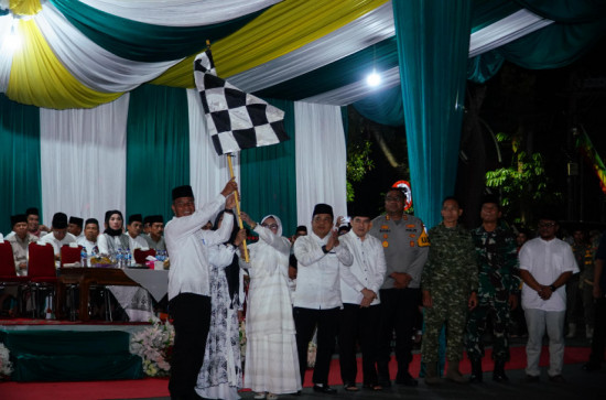 Sambut Idul Fitri 1447 H, Bupati Kampar Ahmad Yuzar Lepas Pawai Takbir Keliling