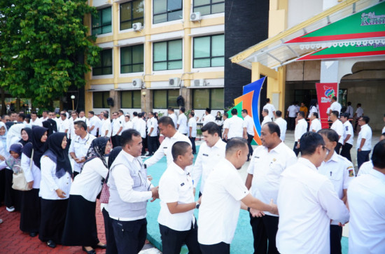 Apel Perdana Pasca Lebaran, Bupati Kampar Apresiasi Kehadiran dan Tekankan Disiplin Pegawai