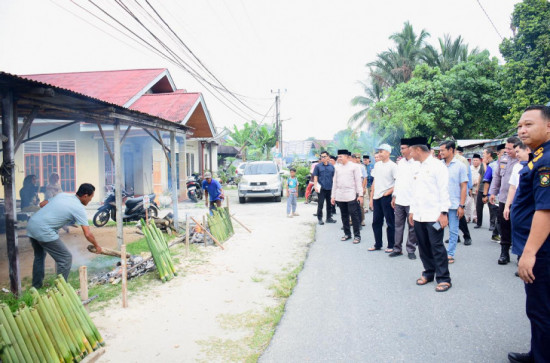 Angkat Kekayaan Kuliner Lokal, Bupati Kampar H. Ahmad Yuzar Ajak Masyarakat Lestarikan Tradisi Lemang.