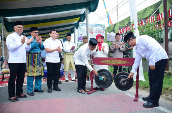 Bupati Ahmad Yuzar Buka Festival Lomang Ayo Onam