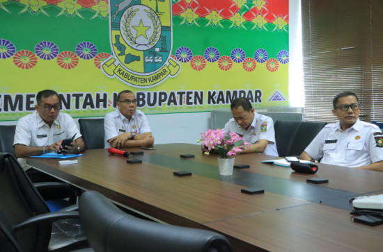 Dorong Digitalisasi Layanan Publik, Kadis Kominfo dan Persandian Lukmansyah Badoe Ikuti Sharing SPBE dari Sumedang. 
