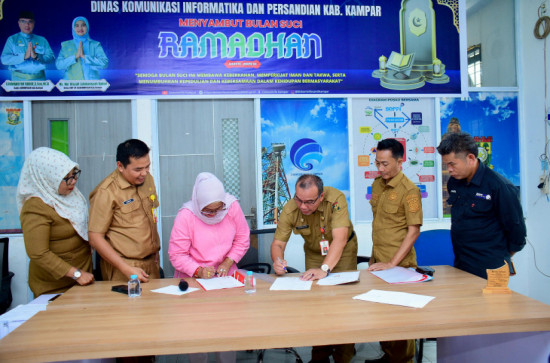 Lakukan Rapat Finalisasi, Kadis Kominfo dan Persandian Kampar Teken MoU Bersama Insan Pers Media.
