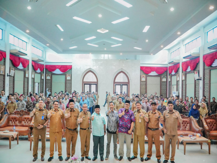 Seluruh Sekdes se-Kabupaten Kampar dan Rokan Hulu Bimtek Bersama di Kantor Bupati Kampar
