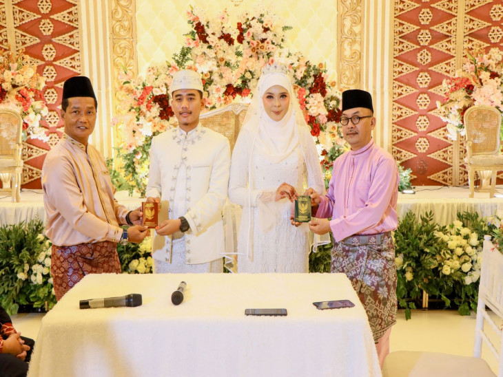 Pj Bupati Kampar Mhd Firdaus Jadi Saksi Pernikahan M. Rabbani Anugrahrosah, ST Bin Cokroaminoto dengan Nadhella Fahira Faradisha, ST Binti H. Dulfitri. 