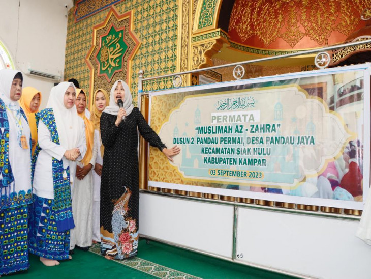 Hadiri dan Saksikan Langsung Pengukuhan Permata Muslimah Azhara, Pj. Ketua TP PKK Kab. Kampar : Majelis Taklim Sebagai Wadah Ukhuwah Islamiyah. 