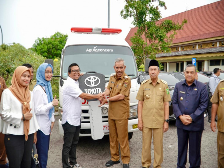Terima 1 Unit Ambulance Untuk Kecamatan Kampar Kiri Hulu, Kamsol ; Manfaatkan Dengan Baik Untuk Pelayanan Kesehatan Masyarakat. 