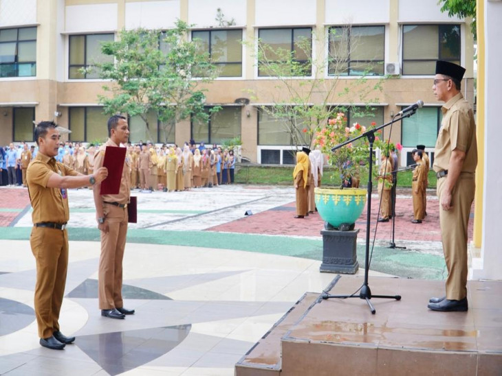 Pembina Apel Gabungan, Pj. Sekda Kampar Kembali Tekankan Kedisiplinan. 