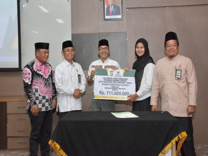 Program Satu Keluarga Satu Sarjana, Melalui Baznas Pemda Kampar Salurkan Beasiswa. 