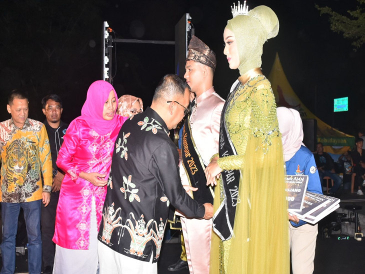 Ardo dan Nabila Juara Bujang Dara Kampar Tahun 2023. 