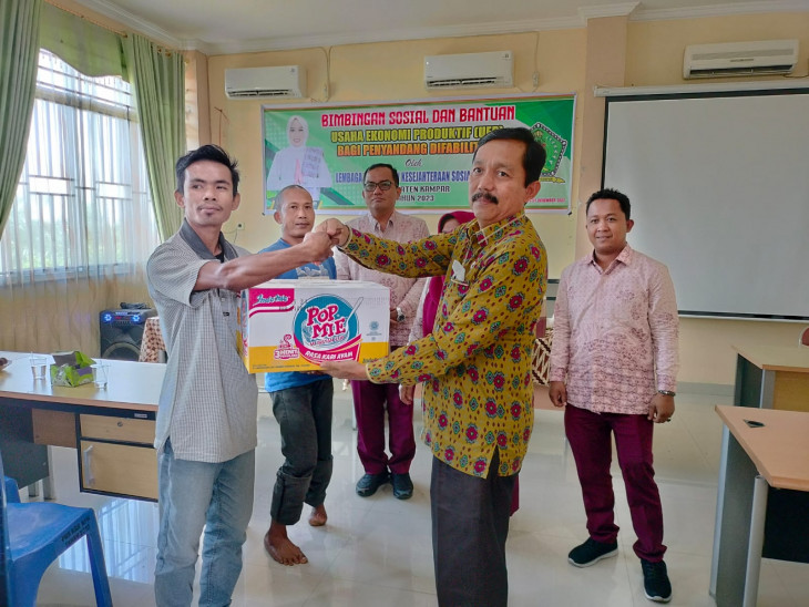 LKKS Kampar Berikan Bantuan UEP Bagi Penyandang Difabilitas. 