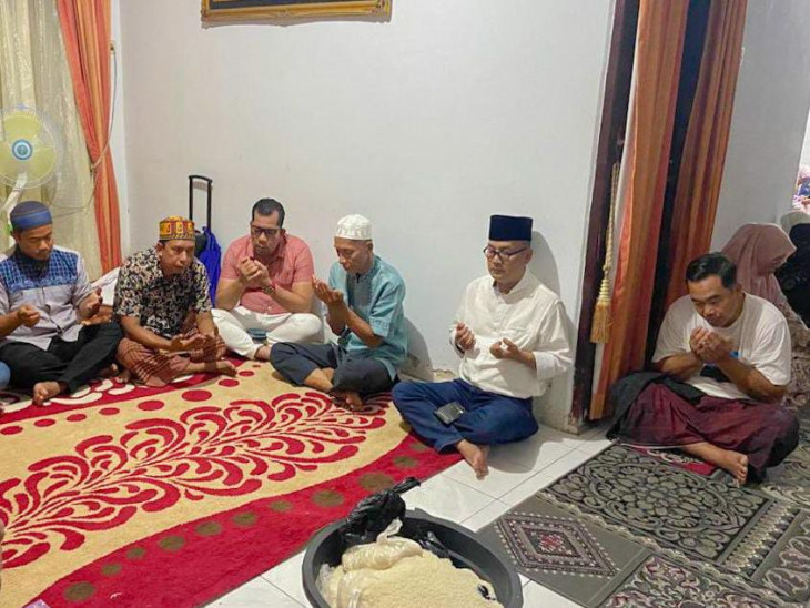 Pj Bupati Melayat Ke Rumah Warga Pandopo Yang Berpulang Kerahmatullah. 