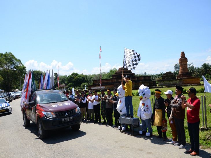 Pemkab Kampar Lakukan Pelepasan Estafet Bendera Kirab Pemilu 2024  Menuju Kabupaten Lima Puluh Kota, Provinsi Sumatera Barat