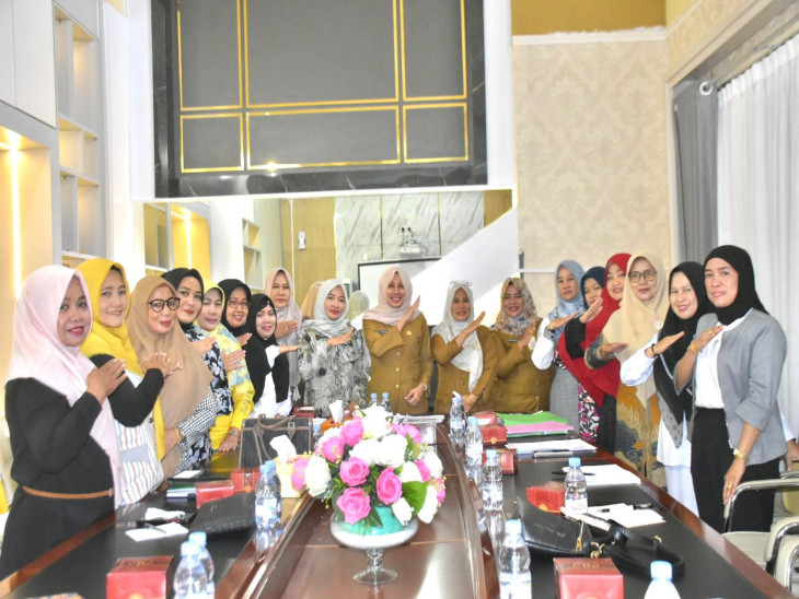 Pj Ketua TP-PKK Pimpin Rapat rangka memperingati hari ibu ke-95 tingkat Kabupaten Kampar tahun 2023. 