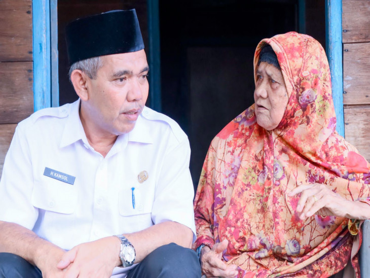 Pj Bupati Kampar Kembali Tinjau Masyarakat Yang Kurang Mampu
