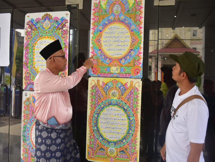 Hasil Khat Hiasan Mashaf dan Naskah dari Kafilah MTQ Kampar Luar Biasa. 