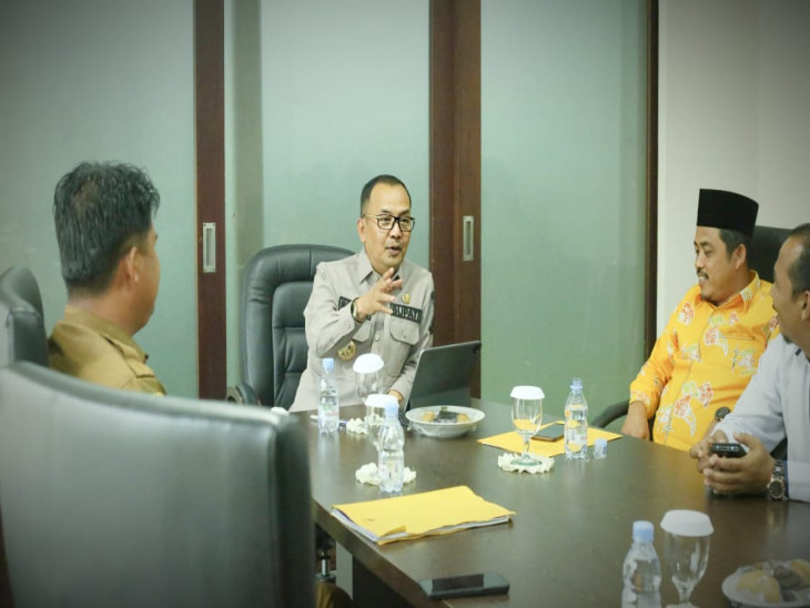 Terkait Rusaknya Jalan Desa Balung, Pj. Bupati Kampar Perintahkan PUPR Segera Lakukan Perbaikan. 