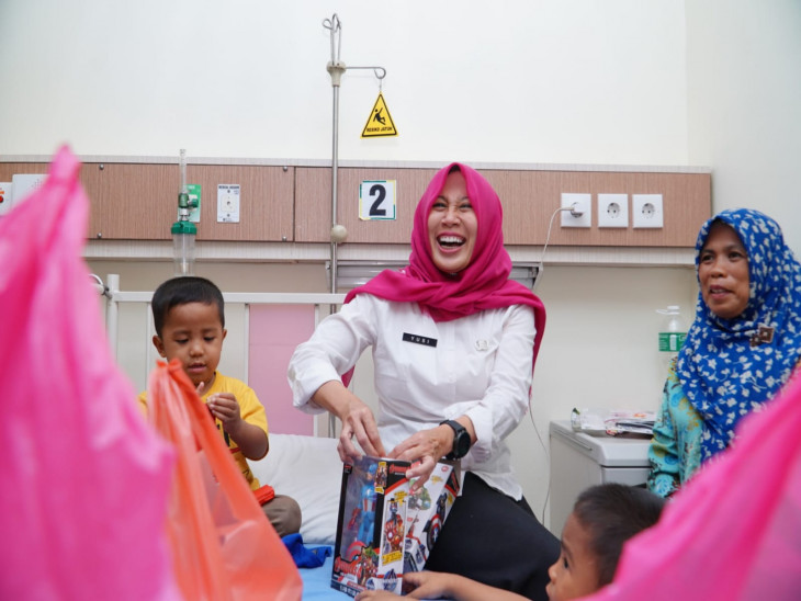 Ketua TP - PKK Kampar Yusi Firdaus Tinjau Pasien Stunting Serta Melihat Kondisi Pelayanan RSUD Bangkinang. 