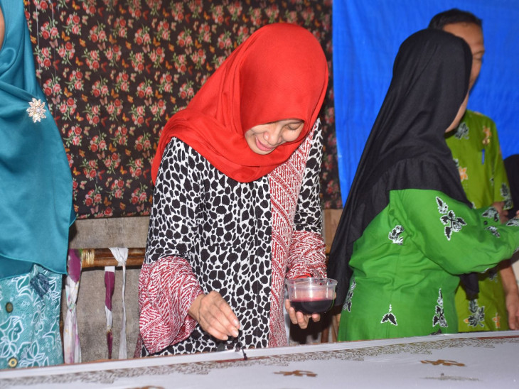Drg. Yusi Prastiningsih Resmikan Rumah Batik Balisa, Lestarikan Tenun dan Batik Kampar yang Bernilai Tinggi dan Siap Bersaing. 