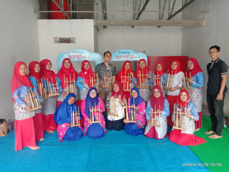 Berlatih Bermain Alat Musik Angklung, IGTKI Kab. Kampar Ingin Tingkatkan Aktivitas Motorik Dan Kosentrasi Pada Anak