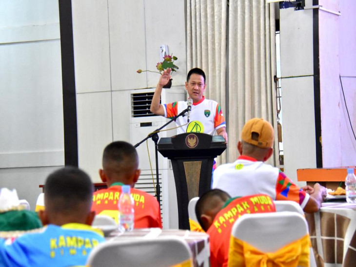 Wakili Pj. Bupati Kampar, Hambali Lepas  Kontingen Sepak Bola KMBS U-11 Ke Liga Sentra Indonesia Tingkat Nasional. 