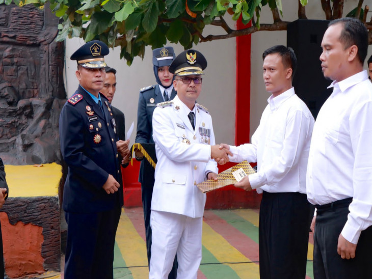 Hut RI ke-78, Serahkan Remisi, 1.054 Warga Binaan Lapas Kelas IIa Bangkinang Terima Remisi, 6 Orang Lansung Bebas, Pj Bupati Ucapkan Selamat, dan kembali  Hidup bersama Masyarakat. 