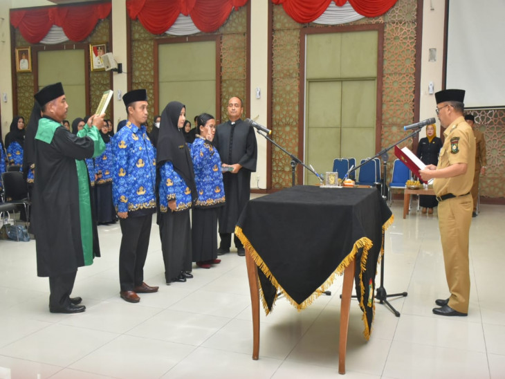 Pj Bupati Kampar Muhammad Firdaus Lantik dan Ambil Sumpah 85 Orang Fungsional Tenaga Pendidik  