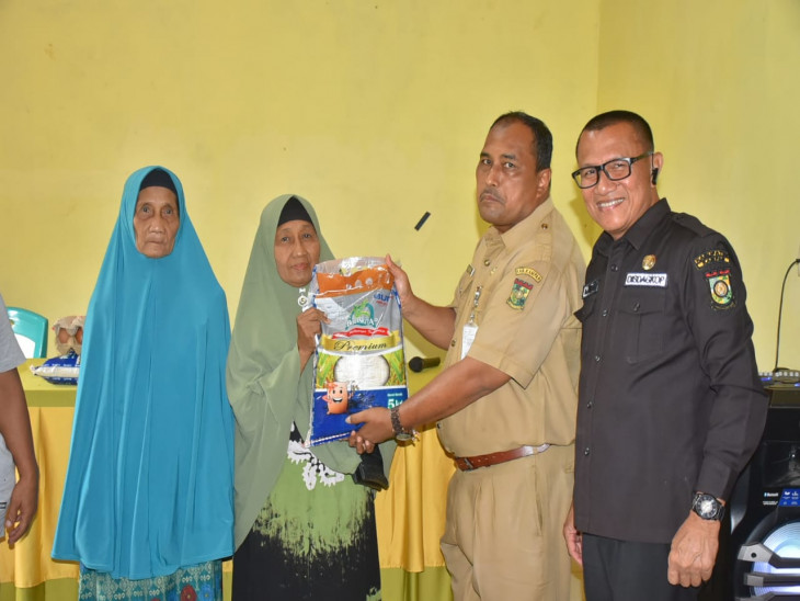 Pemda Kampar Gelar Pasar Murah Terakhir di Desa Pulau Jambu Kecamatan Kuok. 