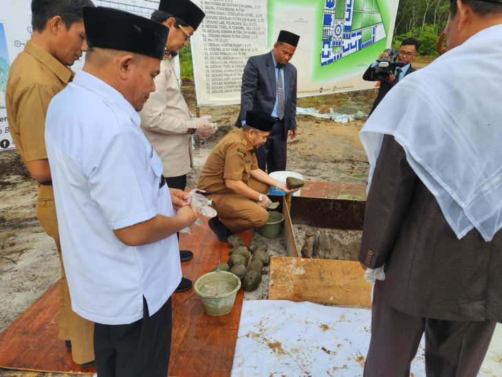 Peletakan Batu Pertama Ponpes Pesantren Mawaridussalam 2 Di Kec. Siak Hulu, Riedel Fitri ; Semoga Dapat  Mencetak Generasi Yang Qur