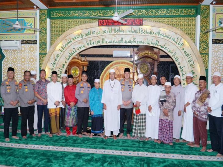 Jumat Curhat, Didampingi Pj Bupati Kampar, Kapolda Riau Kunjungi dan Shalat Jumat di Bangkinang Kota, Tampung Aspirasi Dari Masyarakat. 