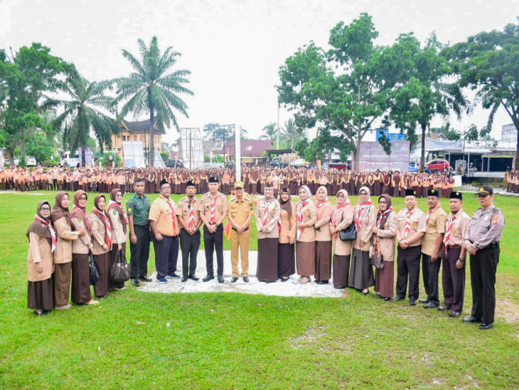 Pimpin Apel besar Peringatan Hari Pramuka ke-62 di Kecamatan Kampar. Penjabat Bupati Kampar : Prestasi Pramuka Kampar Sudah International. 