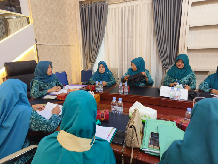 Setelah Melaksanakan Peninjauan Lapangan, Ketua TP PKK Kabupaten Kampar Adakan Rapat Evaluasi. 