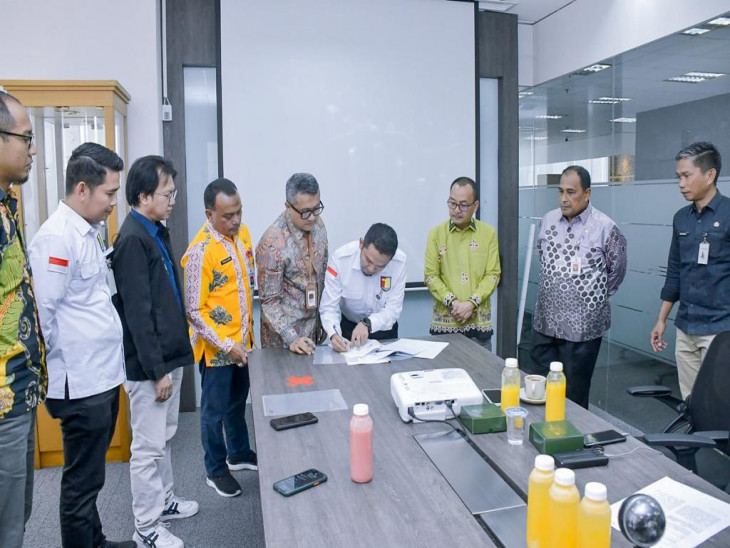 Pj Bupati Kampar Menyaksikan Penandatanganan antara Texcal Energy Mahato Inc dan PT Riau Petroleum Mahato