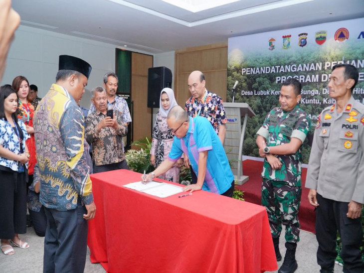 Pemkab Kampar Bersama PT. RAPP Tandatangani MoU Program Desa Bebas Api tahun 2023. 