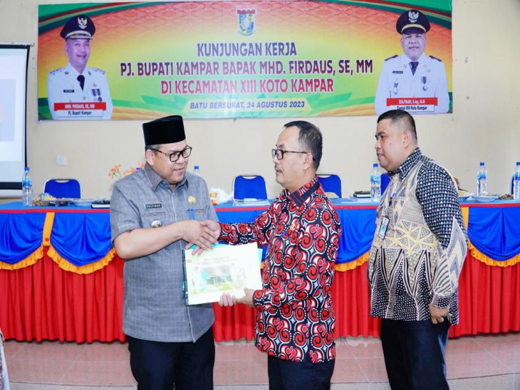Raih Berbagai Penghargaan Pj Bupati Kampar Ucap Apresiasi Kepada Camat dan Kepala Desa Se-Kecamtan XIII Koto Kampar. 