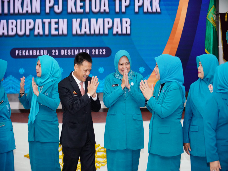 Ricana Djayanti Resmi Dilantik Sebagai Pj. Ketua TP. PKK Kabupaten Kampar, Hambali ; Selamat, Jalin Sinergitas Dengan Pemerintah dan Laksanakan Program Sesuai Perkembangan Zaman. 