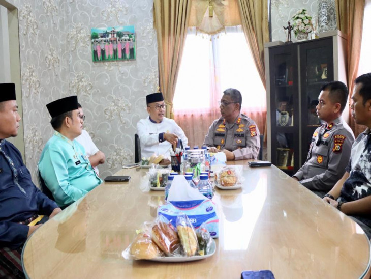 Pererat Sinergitas, Pj Bupati Kampar Silaturahmi ke Kediaman Kapolres Kampar.