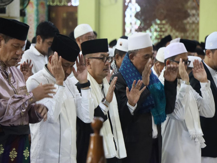 Laksanakan Sholat Idul Adha 1444 H Di Islamic Center, Pj. Bupati Kampar : Dengan Berqurban Kita Tingkatkan Empati Kepada Kaum Dhuafa. 