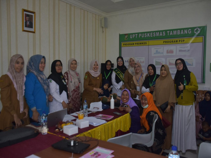 Lakukan Kunjungan Terhadap Pasien Penderita Stunting Di Puskesmas Tambang, Yusi Tekankan Tim Medis Dan Pemerintah Kecamatan Untuk Lebih Proaktif. 