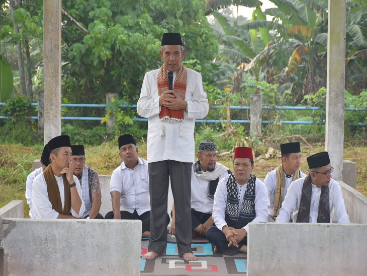 Lepas Ziarah Kubur Desa Kampung Godang, Pj. Bupati Kampar : Pemerintah Kabupaten Kampar Apresiasi Atas Pelestarian Budaya Aghi Ghayo Onam. 