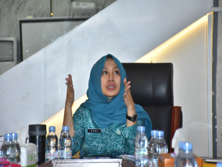 Lakukan Rapat Evalusi Kegiatan TP PKK Kab. Kampar, Yusi Tegaskan Tajamkan Pembinaan Kepada Kader-Kader PKK Di Kecamatan dan Desa. 