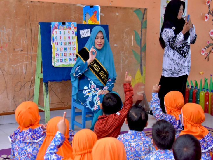Tinjau TK Pembina 01 Bangkinang Kota, Bunda Paud Kabupaten Kampar  Pastikan Program Sekolah Menyenangkan Terlaksana.