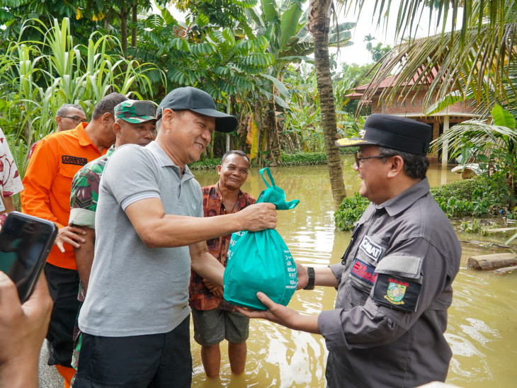 Pemda Kampar Kembali Tambah 100 Paket Sembako, dan 1,8 Ton Beras di Rumbio Jaya