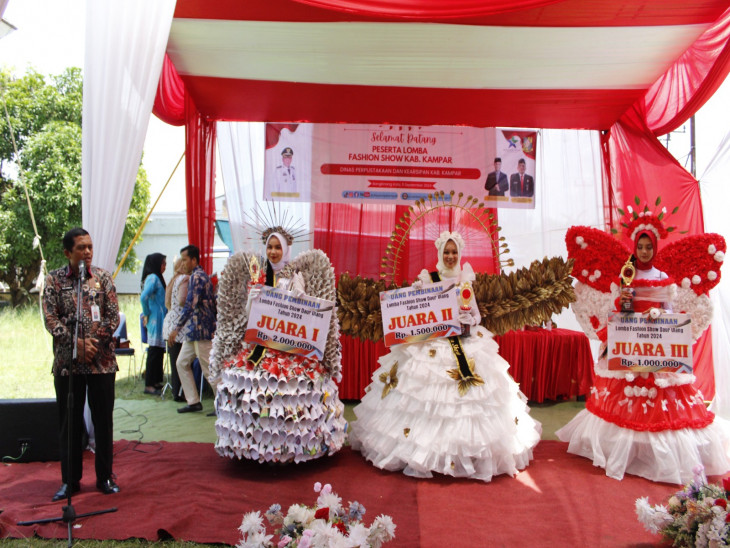 Dispersip Kampar adakan Fashion show Literasi. 